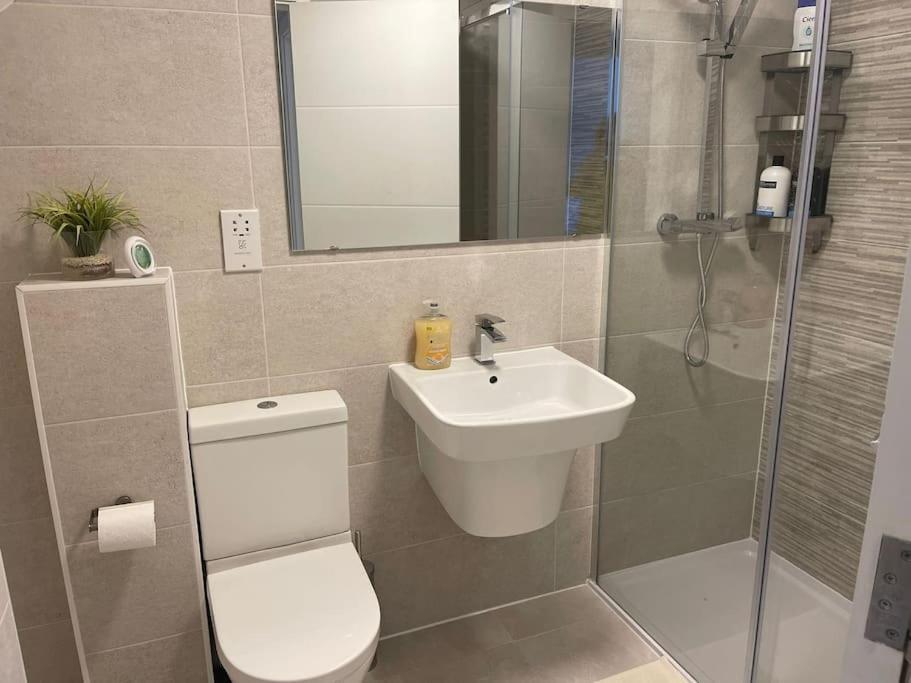 Panorama House, Luxury 2-bedroom 2 Apartment Kidlington
