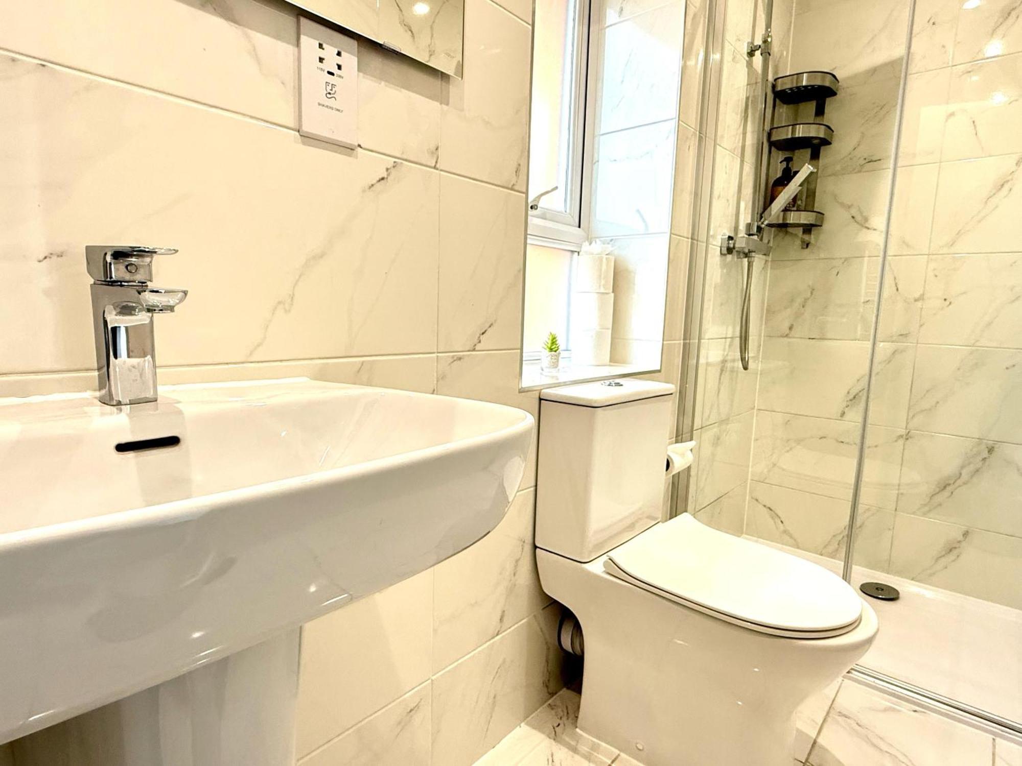 Panorama House, Luxury 2-bedroom 2 * Kidlington